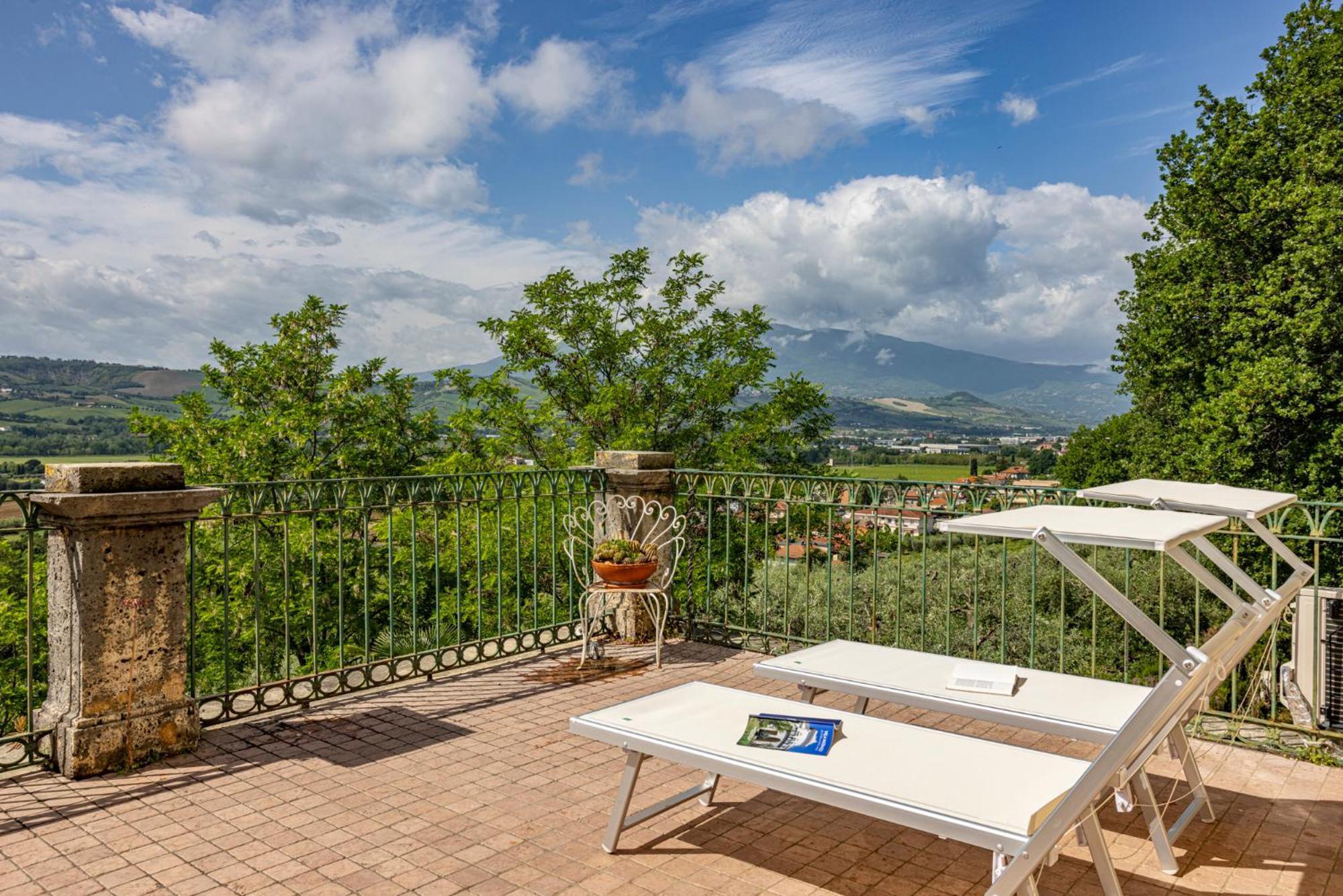 B&B In An 1800S Frescoed Villa With Panoramic Solarium And Historic Park - Villa Mastrangelo Colli del Tronto Exterior photo